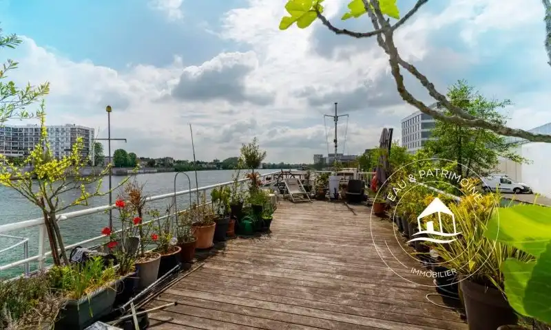 Péniche en vente idéalement située à Choisy-le-Roi, 180 m², grande terrasse, 498 000 €