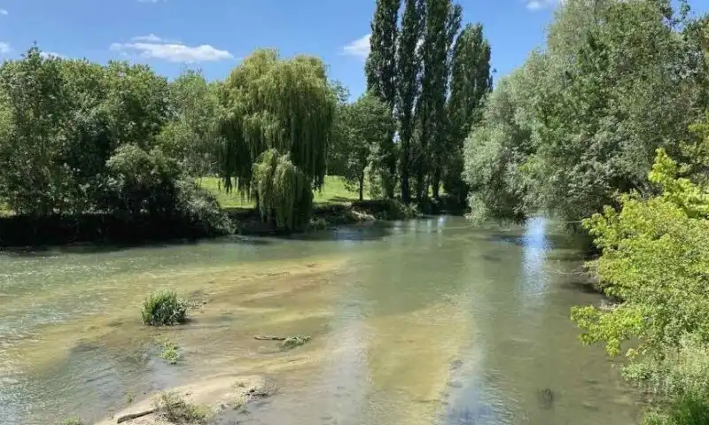 Grand Moulin au bord de l'Indre à vendre