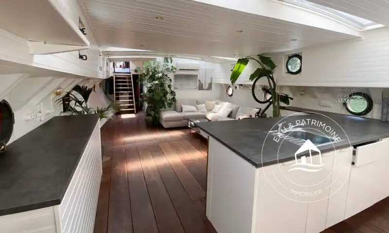 Péniche à vendre Paris 15 – Vue Tour Eiffel et Rénovée