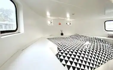 Péniche à vendre Paris 4 – Navigante et Spacieuse à L'Arsenal