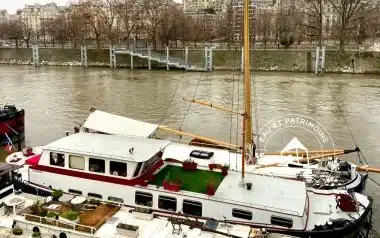 Péniche à vendre Paris 15 – Navigante et Agencement Optimal