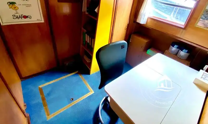 Pénichette à vendre Paris 12 – Spacieuse et Navigante