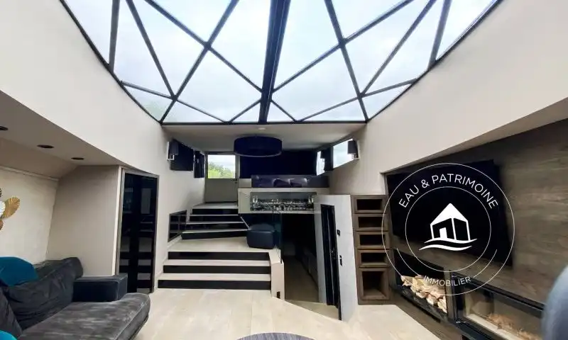 Péniche à vendre Paris 8 – Vue Tour Eiffel et Rénovation Exceptionnelle