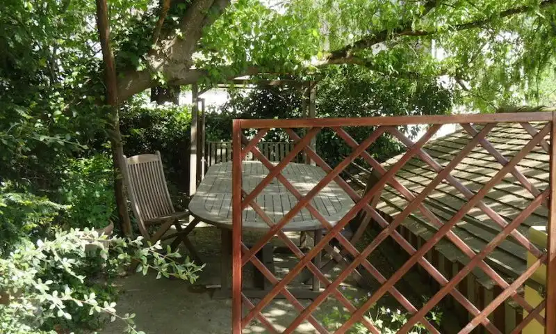 Maison de maître à vendre dans l'Yonne : charme, jardin et potentiel