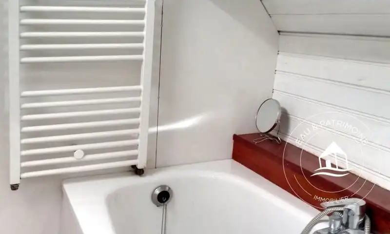 Péniche à vendre Paris 4 – Charme et Navigation