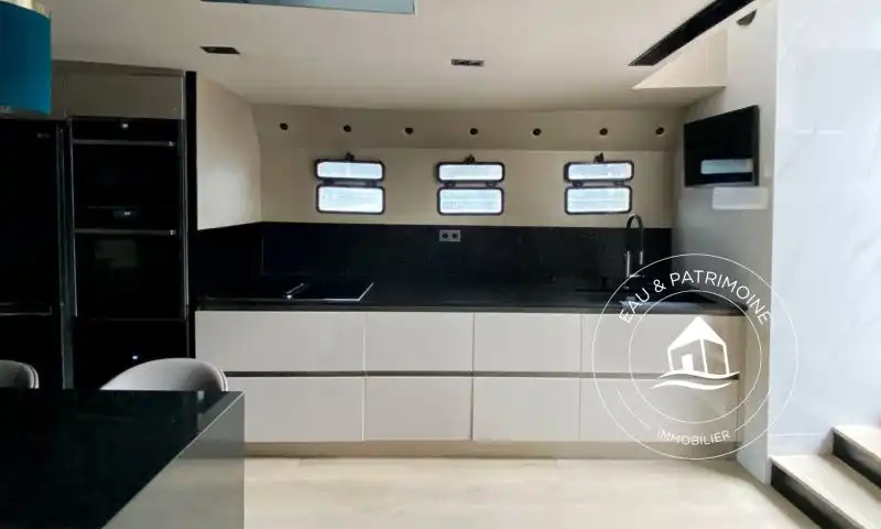 Péniche à vendre Paris 8 – Vue Tour Eiffel et Rénovation Exceptionnelle