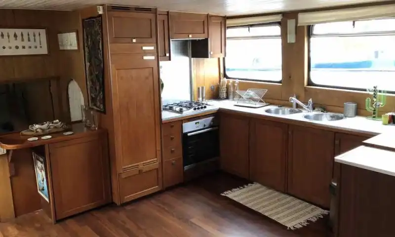 Péniche à vendre Paris 15 – Navigante et Agencement Optimal