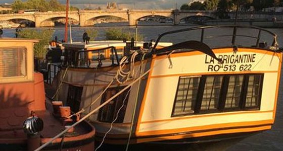 La vie à bord d'une péniche pendant la crue de la Seine