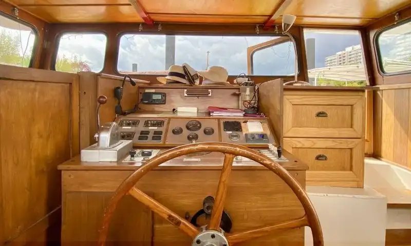 Elégante péniche navigante à vendre à Asnières sur Seine - 75 m²