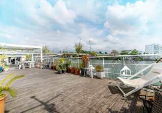 Péniche en vente idéalement située à Choisy-le-Roi, 180 m², grande terrasse, 498 000 €